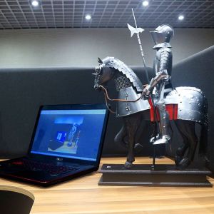 STERLING Iron Knight Dekoratif Süs